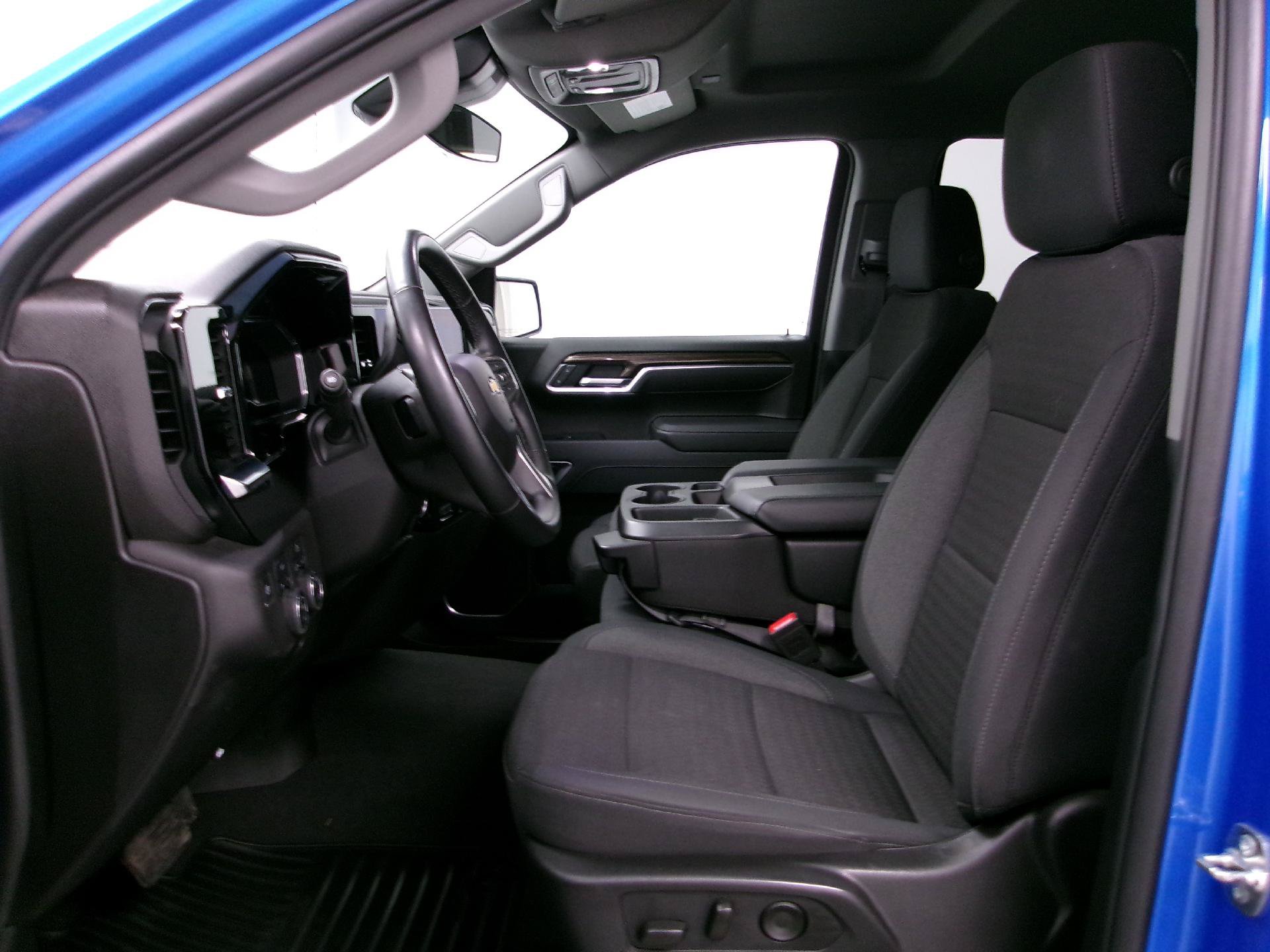 Used 2025 Chevrolet Silverado 1500 LT AWD/4WD image 9