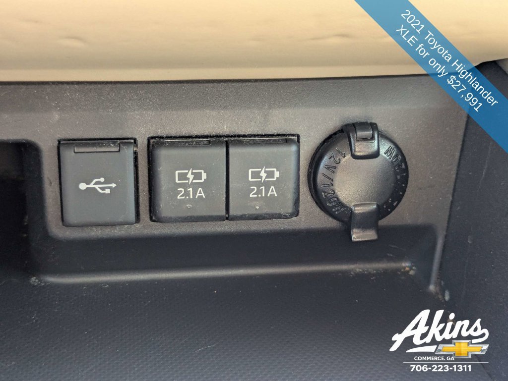 Used 2021 Toyota Highlander XLE FWD image 23
