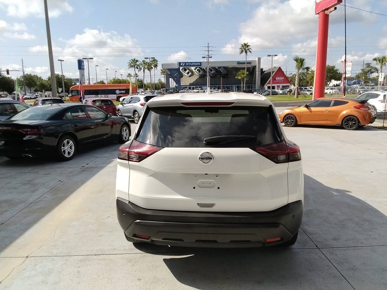 Used 2021 Nissan Rogue S FWD image 5