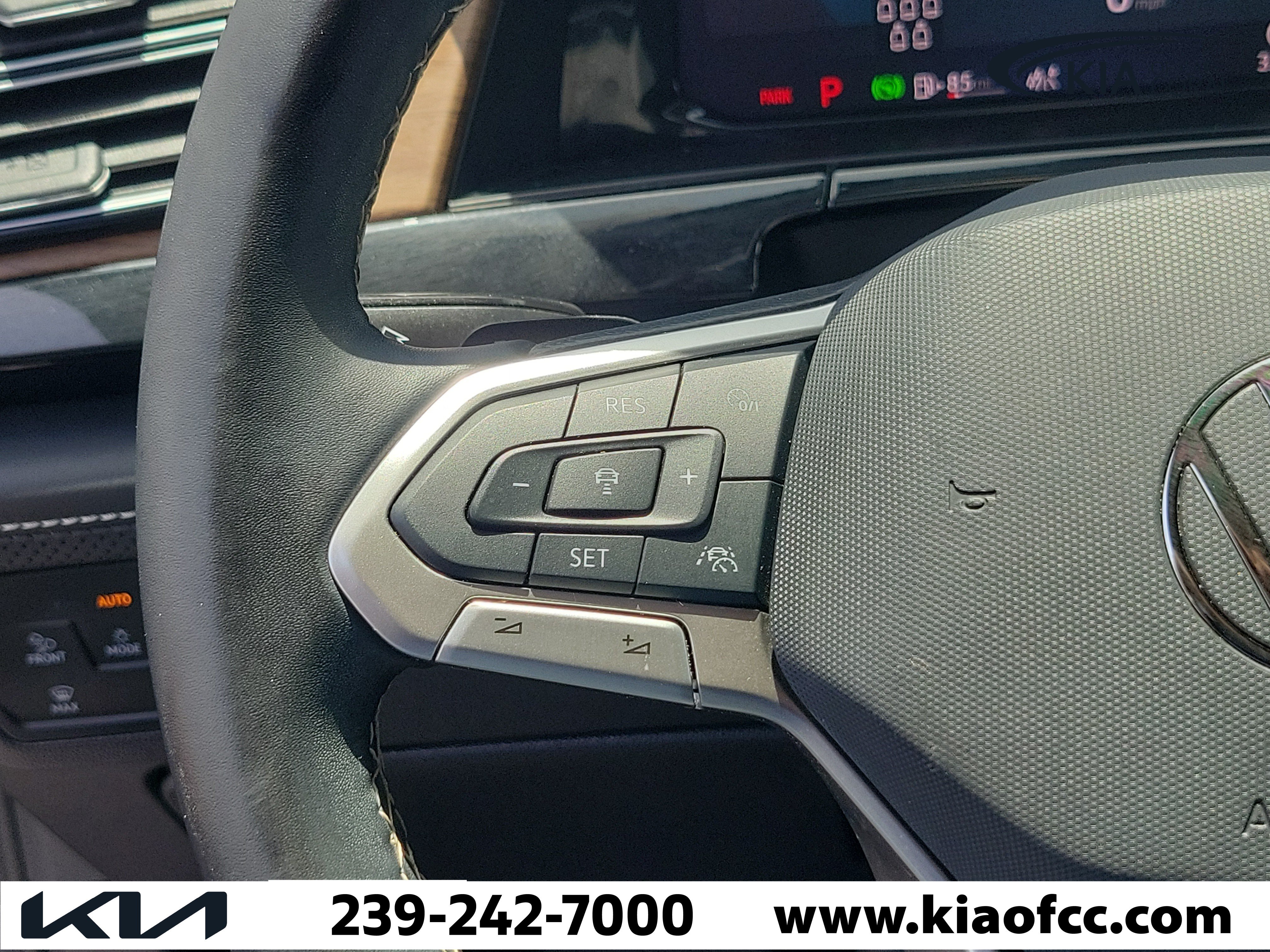 Used 2025 Volkswagen Atlas SE FWD image 25