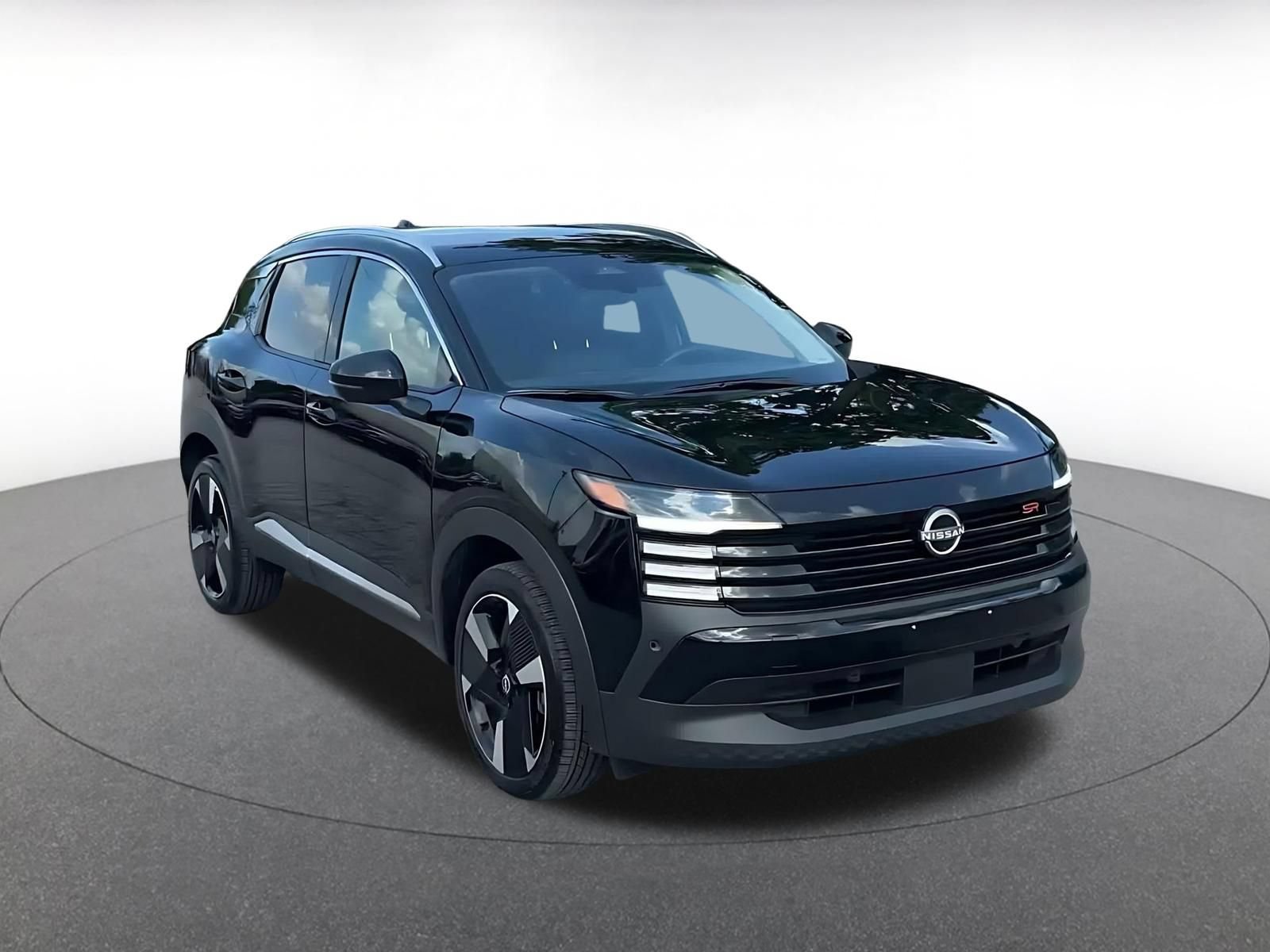Used 2026 Nissan Kicks SR AWD/4WD image 3