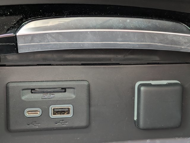 Certified 2022 Buick Envision Essence w/ Technology Package II FWD image 36