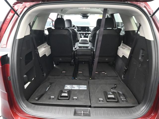 Used 2023 Kia Carnival LX image 32