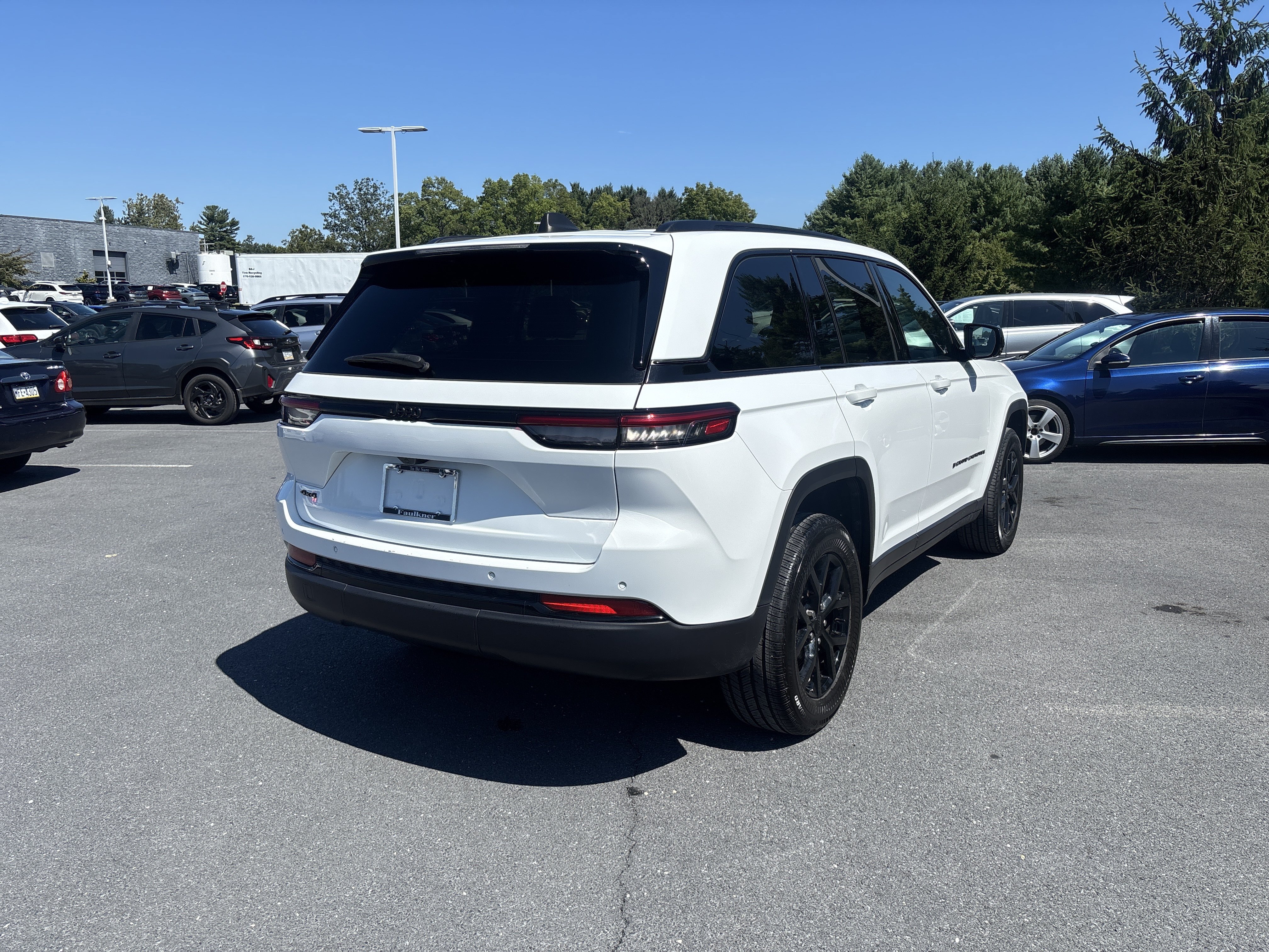 Used 2025 Jeep Grand Cherokee Altitude AWD/4WD image 19