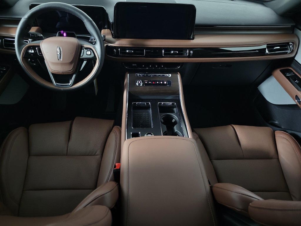 New 2026 Lincoln Aviator Reserve w/ Luxury Package RWD image 9