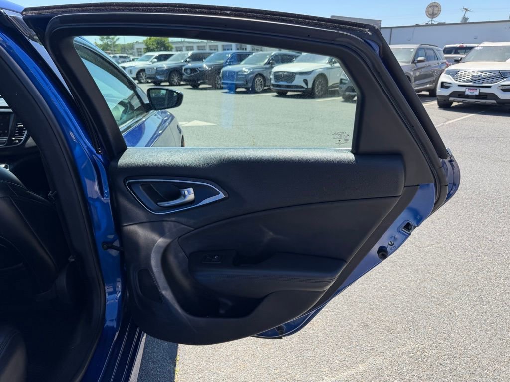 Used 2016 Chrysler 200 Limited FWD image 32