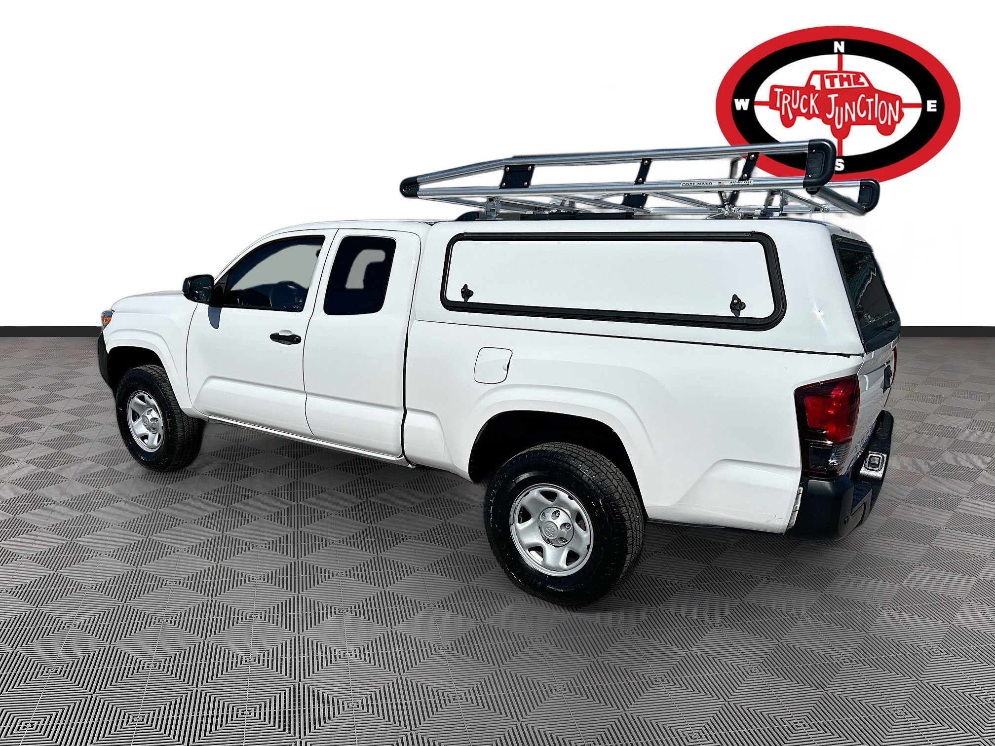 Used 2022 Toyota Tacoma SR image 5