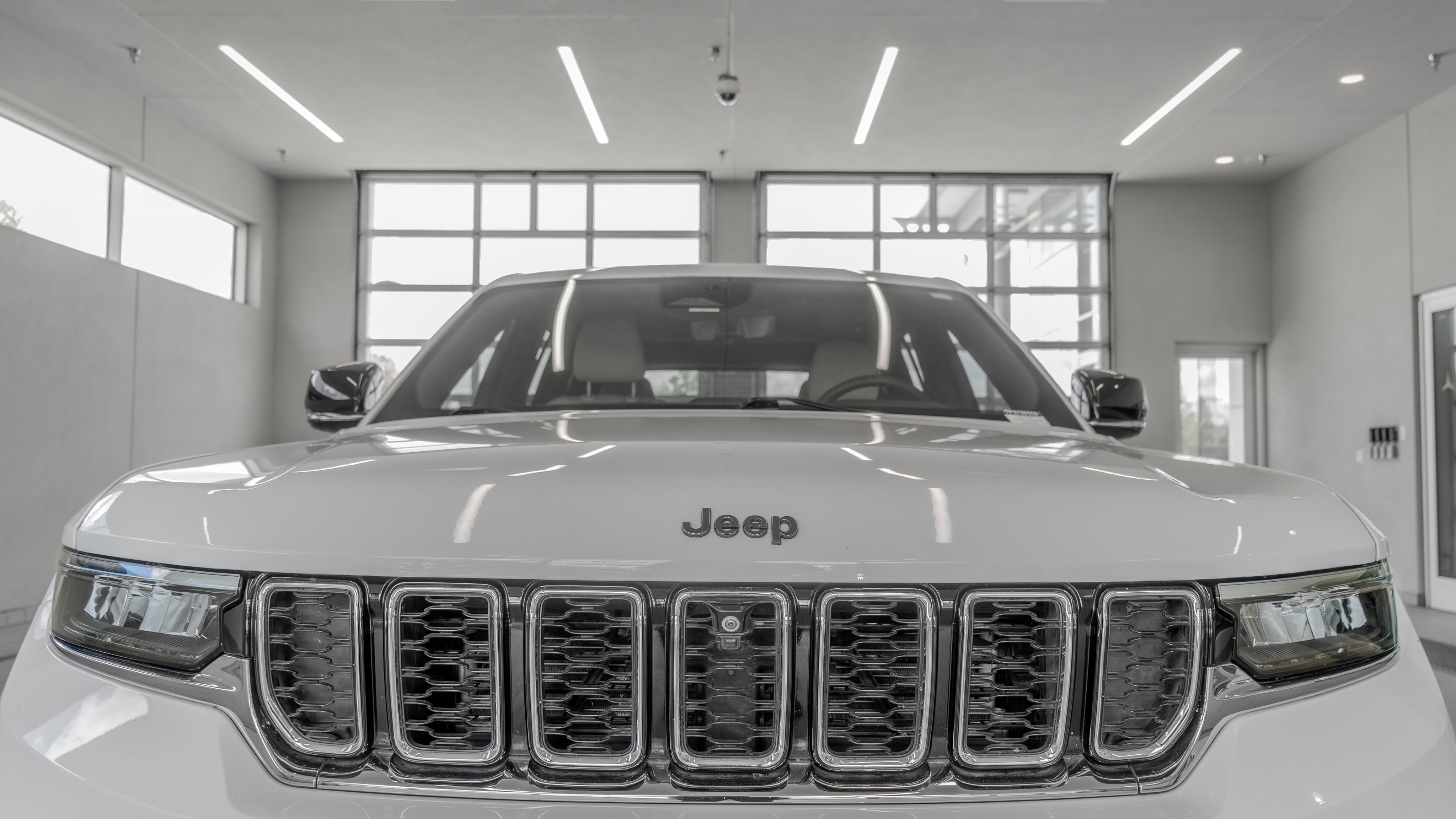 Used 2023 Jeep Grand Cherokee 4WD 4xe w/ Luxury Tech Group II image 23