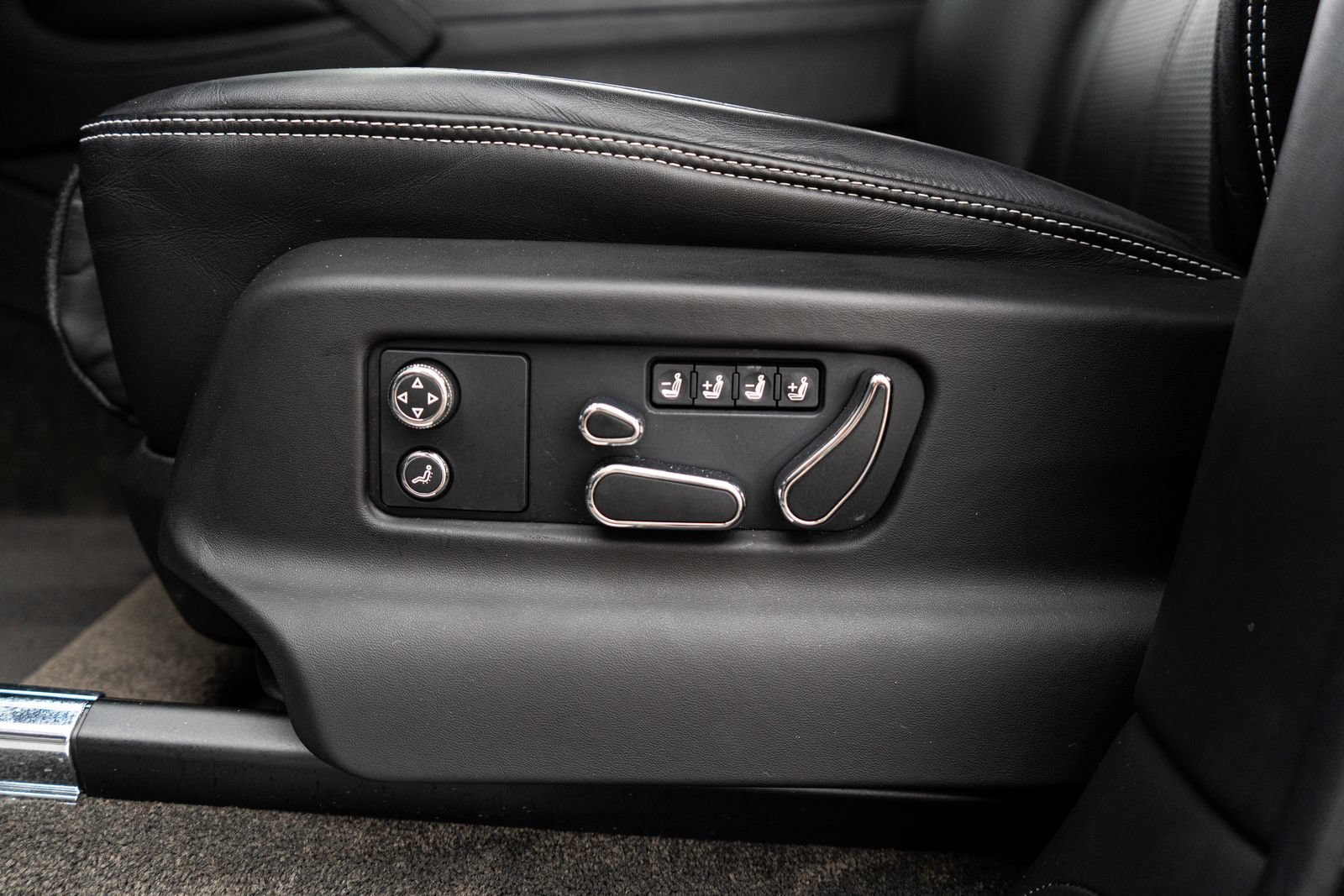 Certified 2023 Bentley Bentayga AWD/4WD image 26
