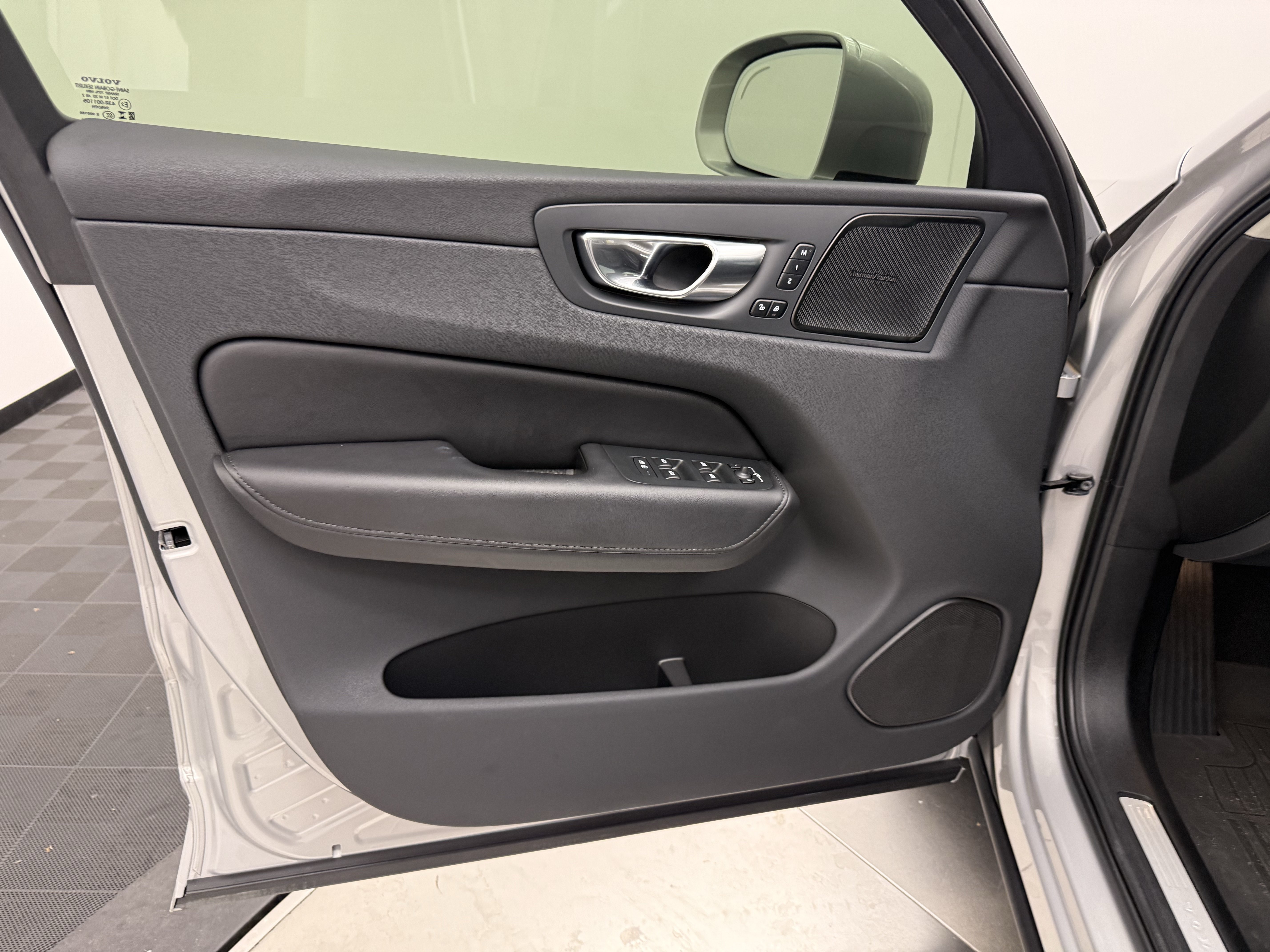 Certified 2023 Volvo XC60 B5 Plus w/ Climate Package AWD/4WD image 10