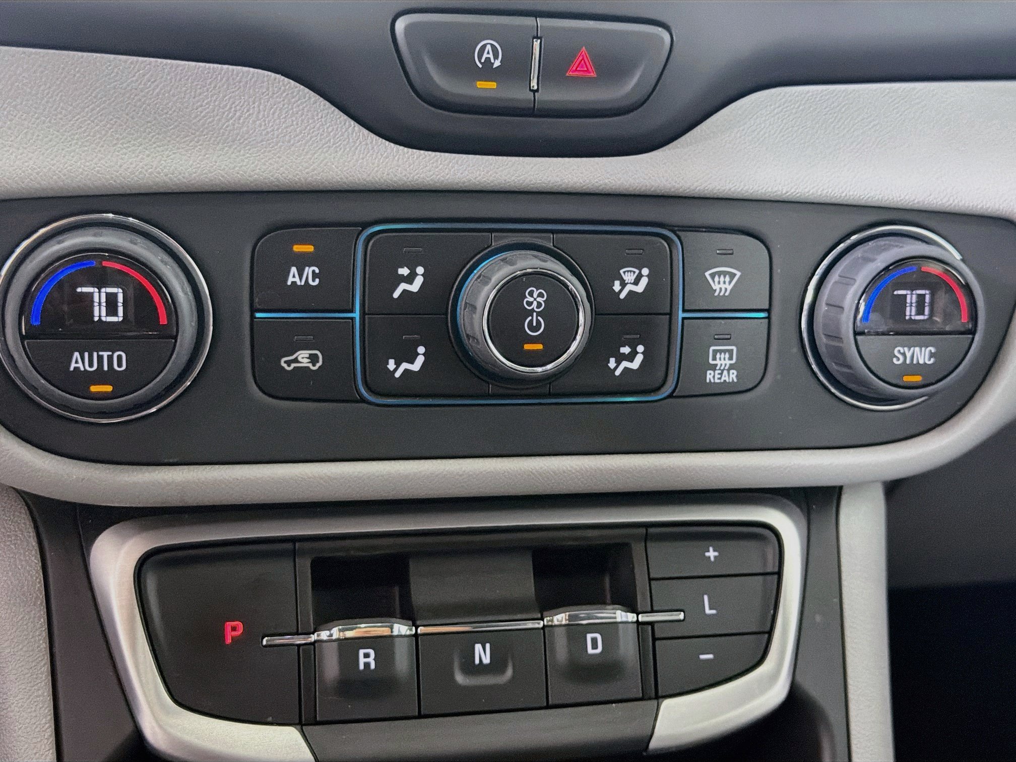 Used 2024 GMC Terrain SLE w/ Driver Convenience Package FWD image 22