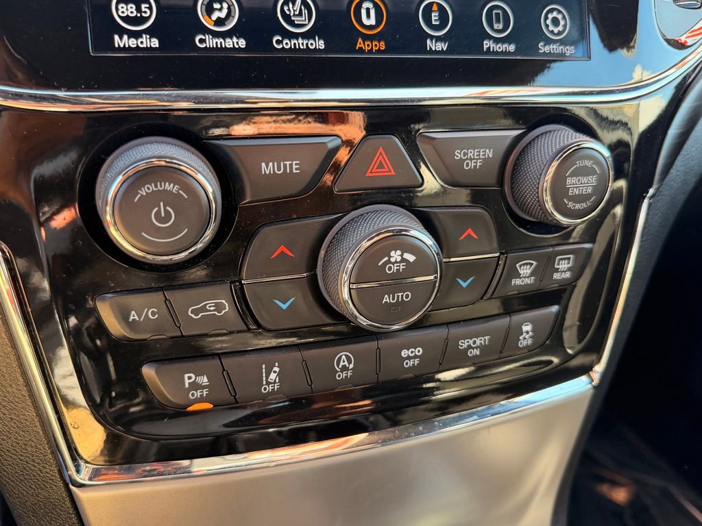 Used 2022 Jeep Grand Cherokee Laredo X image 20