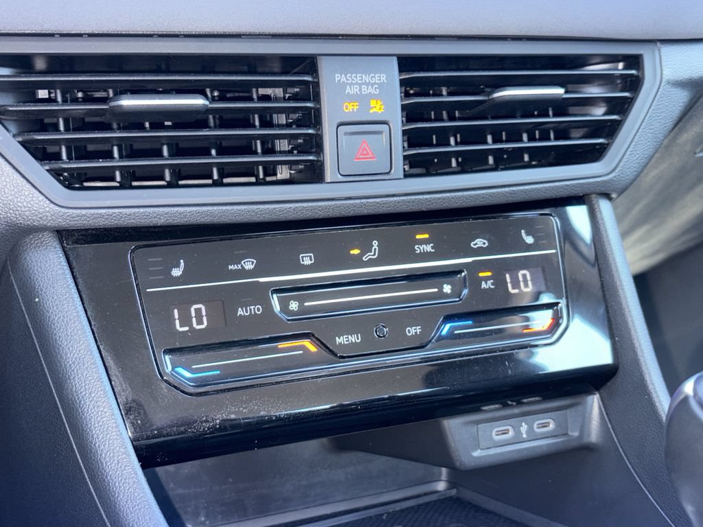 Used 2025 Volkswagen Jetta SE FWD image 5