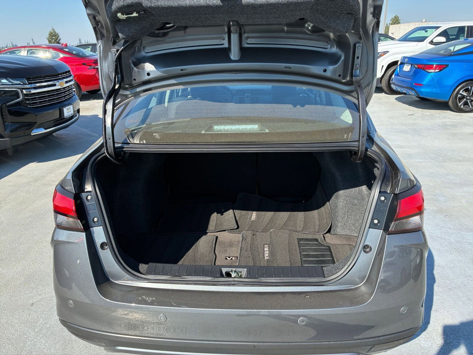 Used 2025 Nissan Versa SV image 29