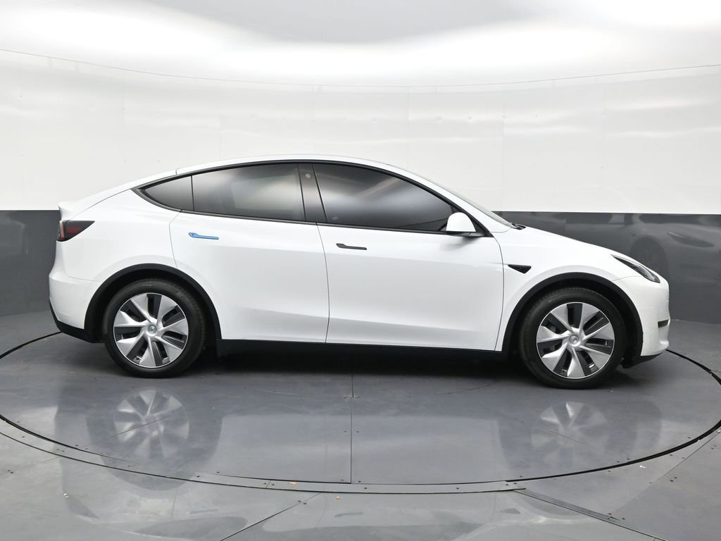 Used 2022 Tesla Model Y Long Range image 6
