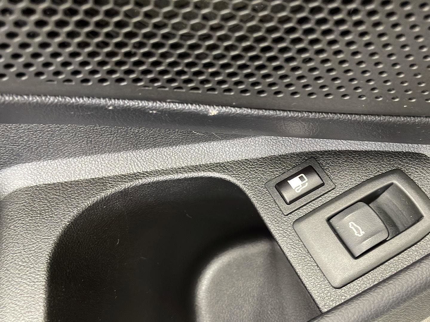 Used 2021 BMW 330e xDrive w/ Convenience Package image 16