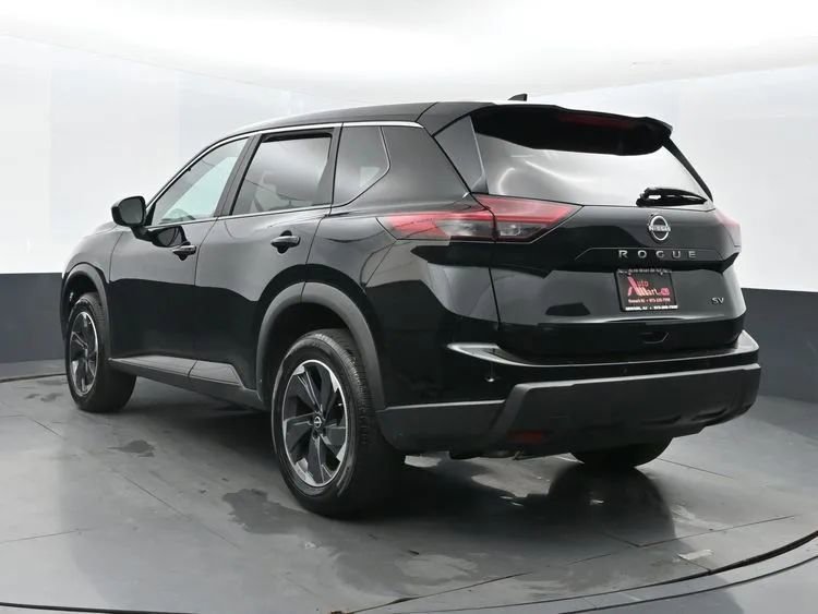 Used 2024 Nissan Rogue SV image 9