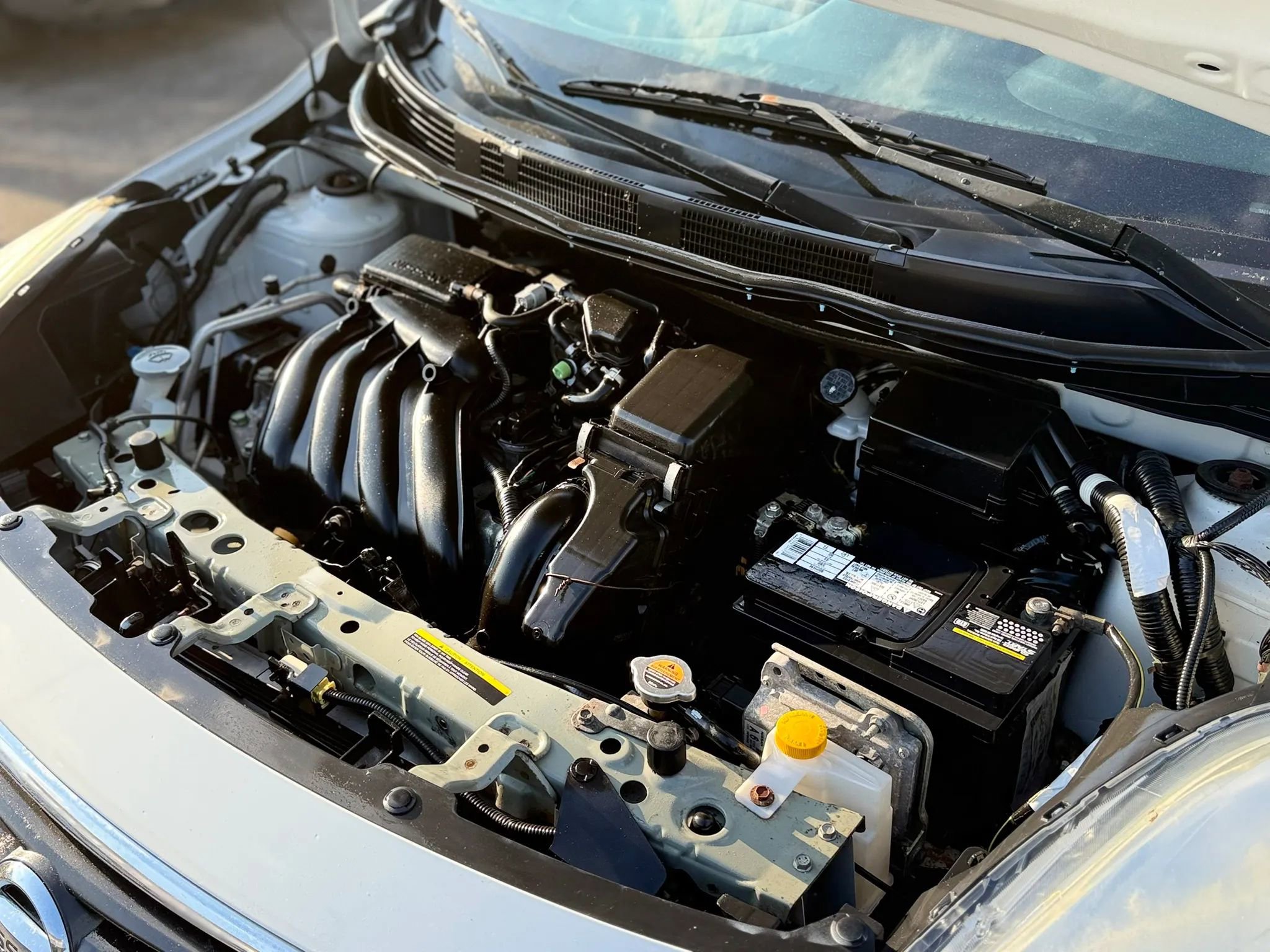 Used 2012 Nissan Versa SV FWD image 12
