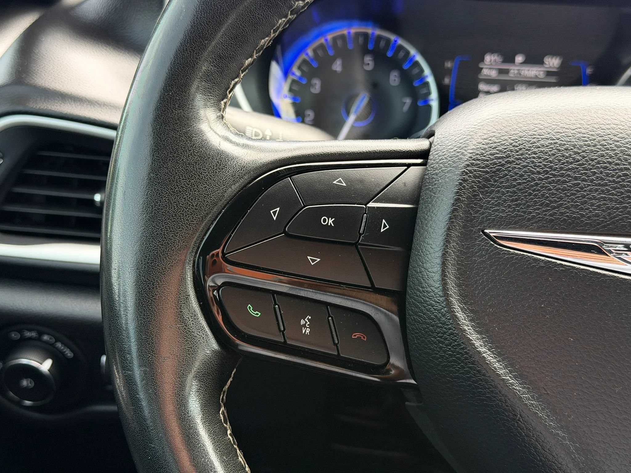Used 2020 Chrysler Pacifica Touring-L w/ S Appearance Package FWD image 16