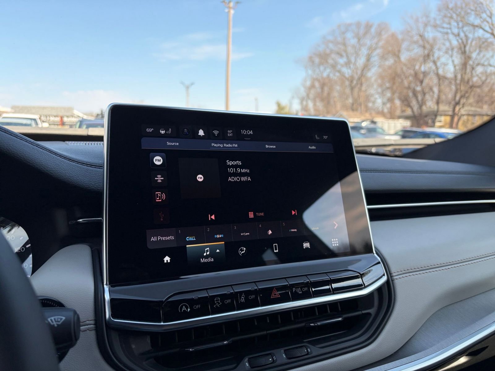 Used 2025 Jeep Compass Limited image 20