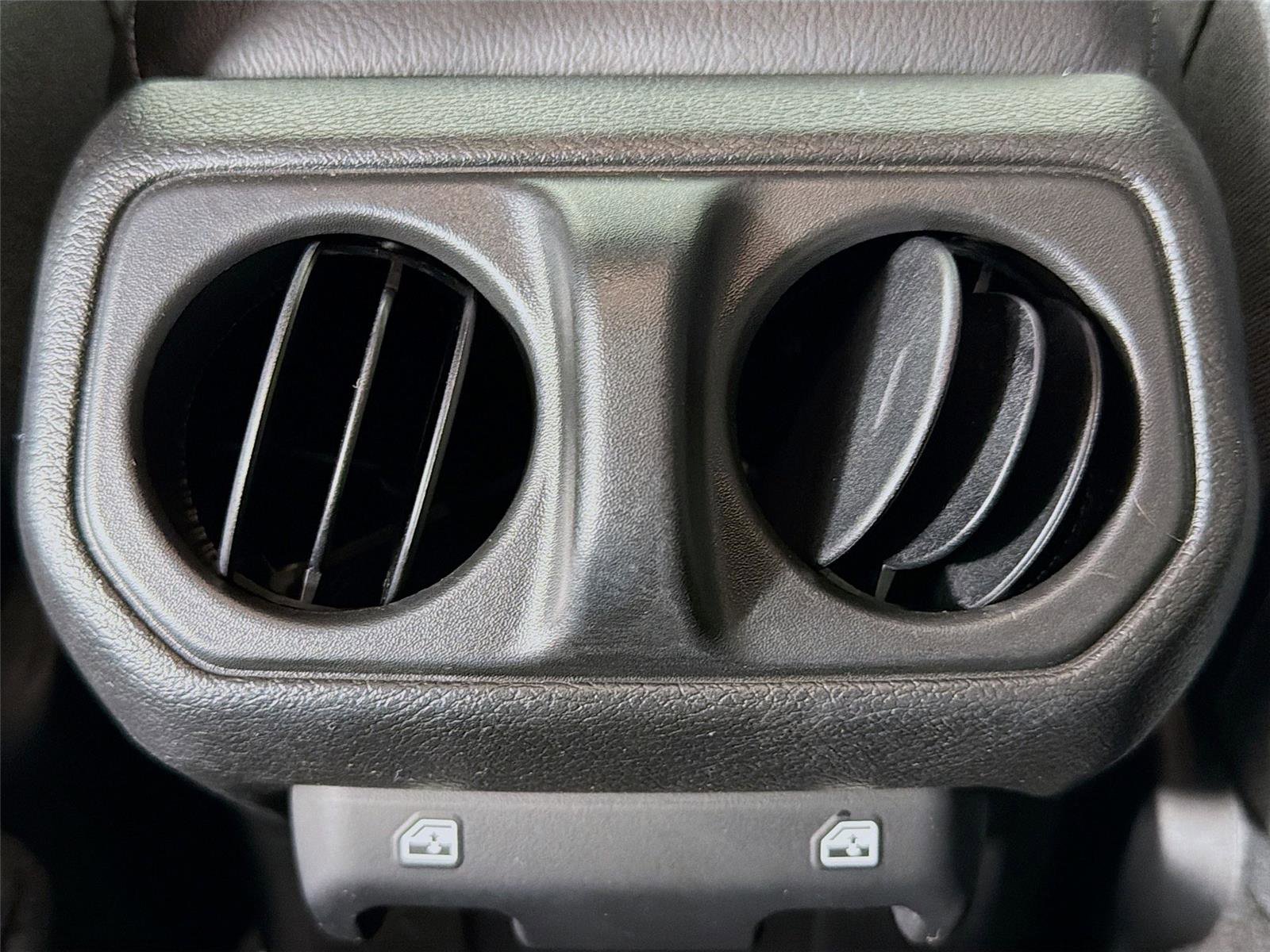 Used 2025 Jeep Wrangler Willys image 23
