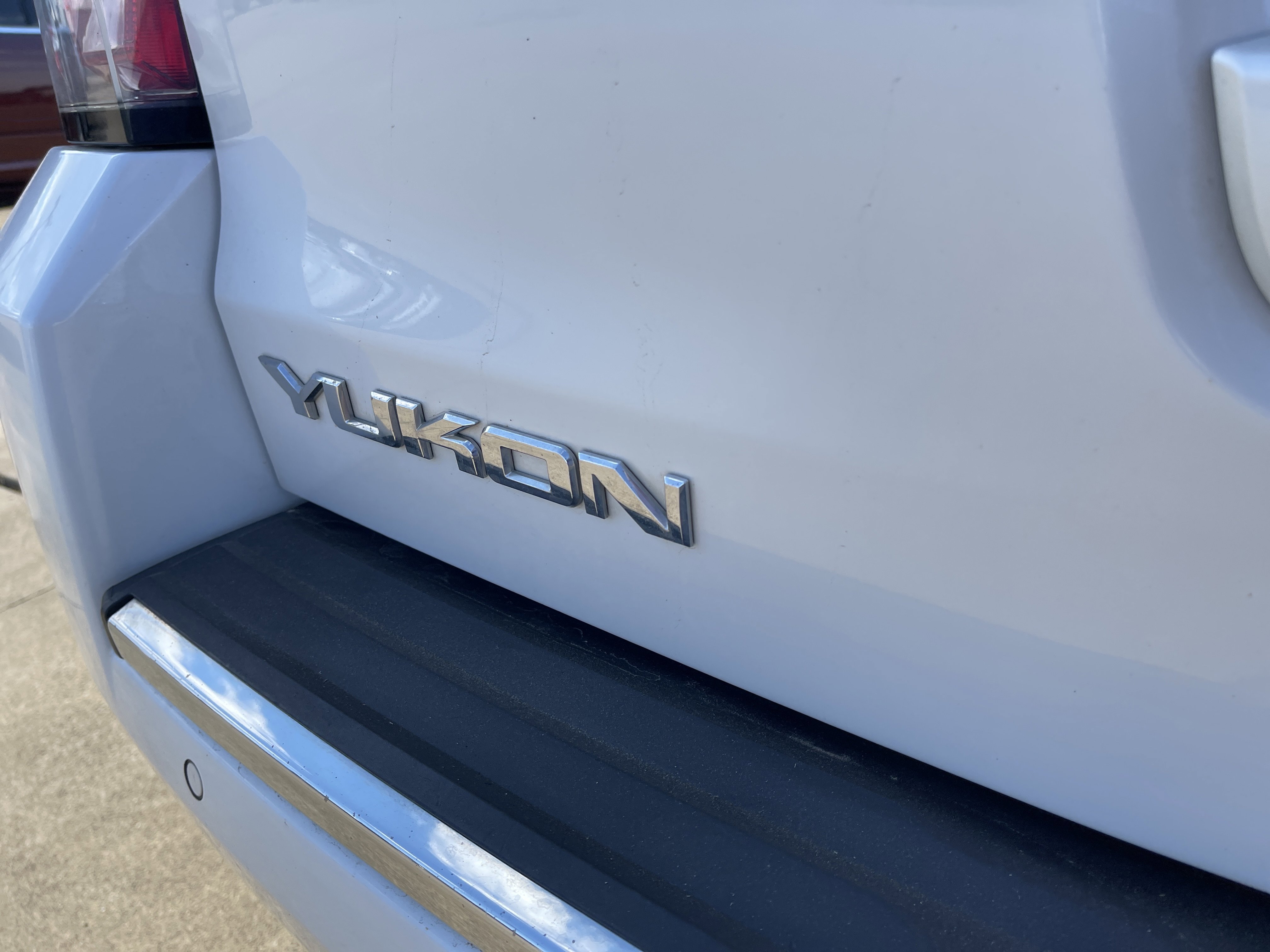 Used 2018 GMC Yukon Denali w/ Open Road Package image 12