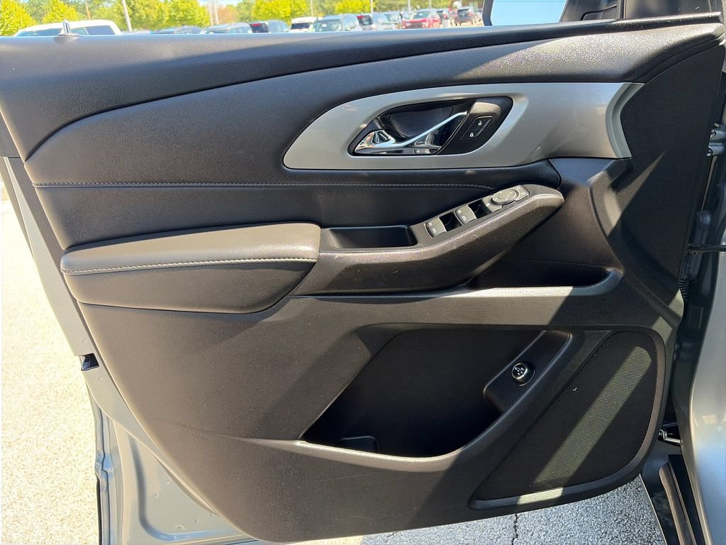 Used 2023 Chevrolet Traverse LT FWD image 13