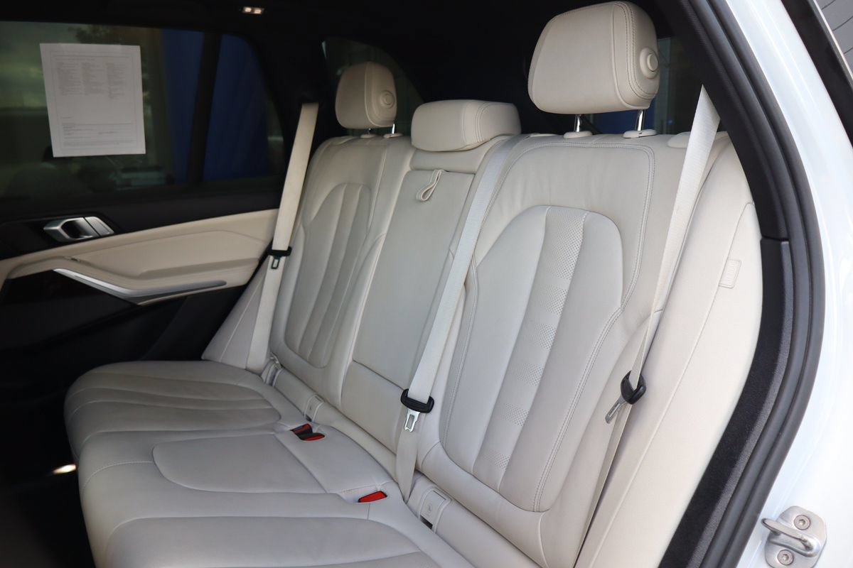 Used 2020 BMW X5 M50i w/ Premium Package AWD/4WD image 11