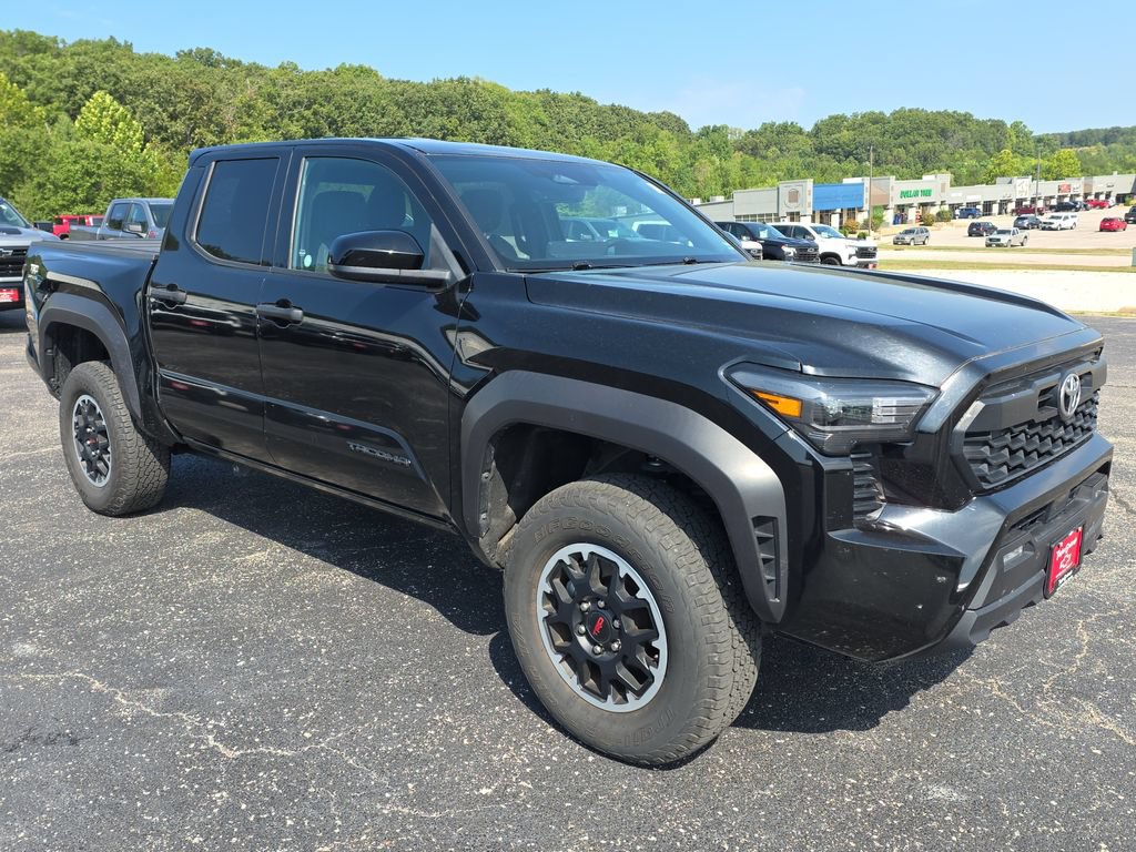 Used 2025 Toyota Tacoma TRD Off-Road AWD/4WD image 2