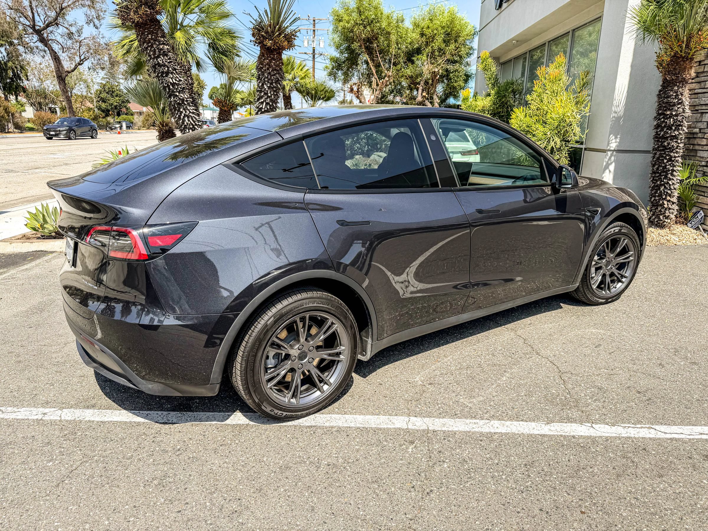 Used 2024 Tesla Model Y Long Range AWD/4WD image 7