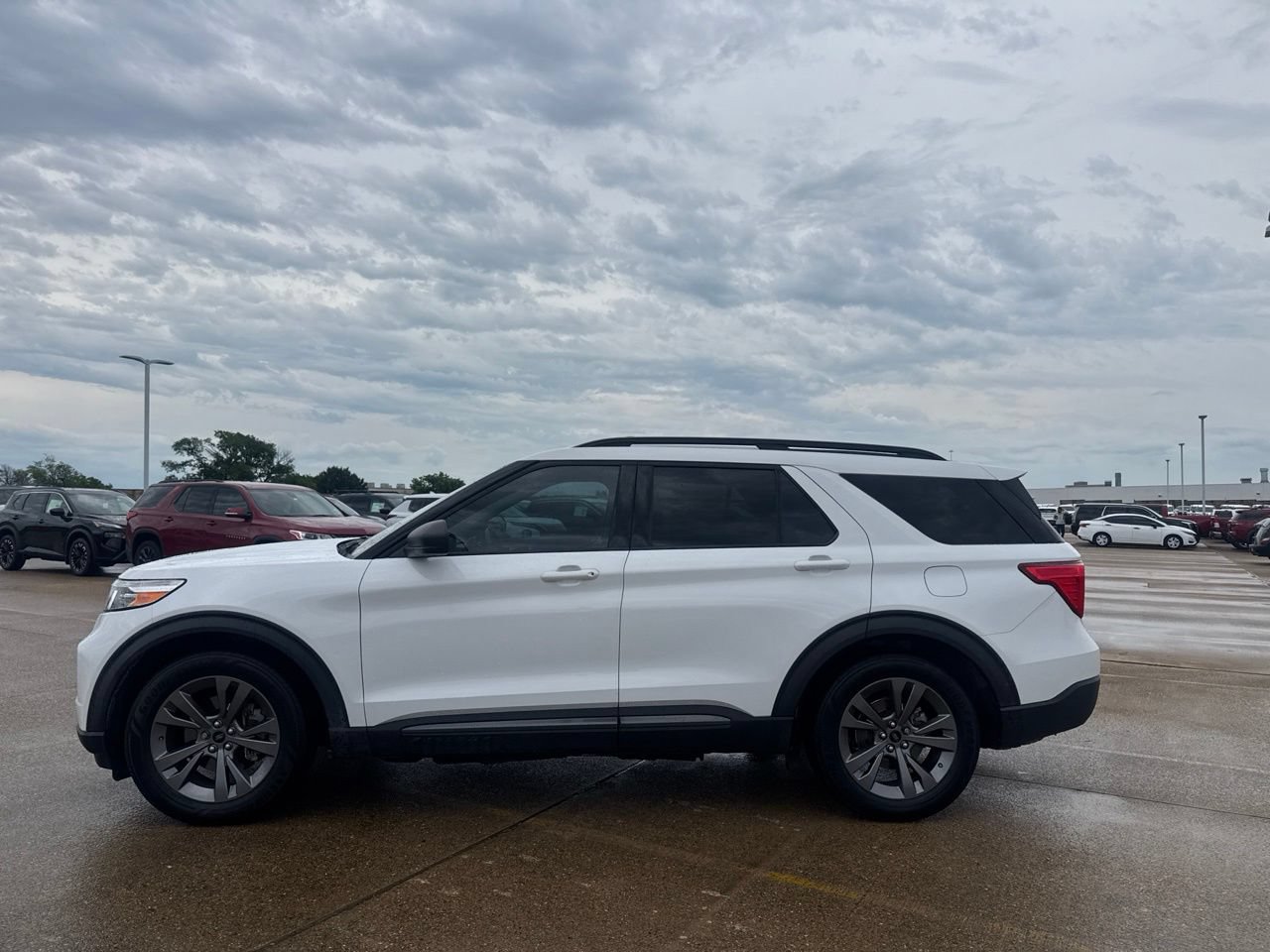 Used 2021 Ford Explorer XLT w/ Equipment Group 202A RWD image 13