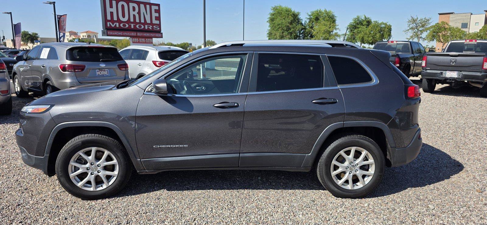 Used 2017 Jeep Cherokee Latitude w/ Safety/Convenience Group AWD/4WD image 8