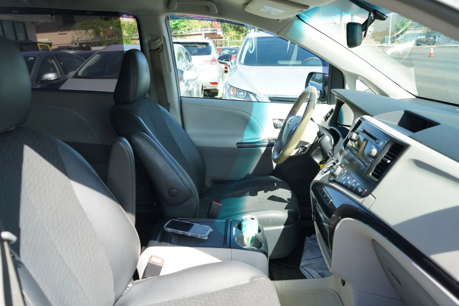 Used 2014 Toyota Sienna SE FWD image 22