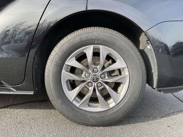 Used 2022 Toyota Sienna XLE image 9