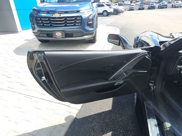 Used 2015 Chevrolet Corvette Z06 w/ 3LZ Preferred Equipment Group RWD image 13