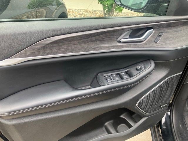 Used 2024 Jeep Grand Cherokee Limited w/ Black Appearance Package AWD/4WD image 9