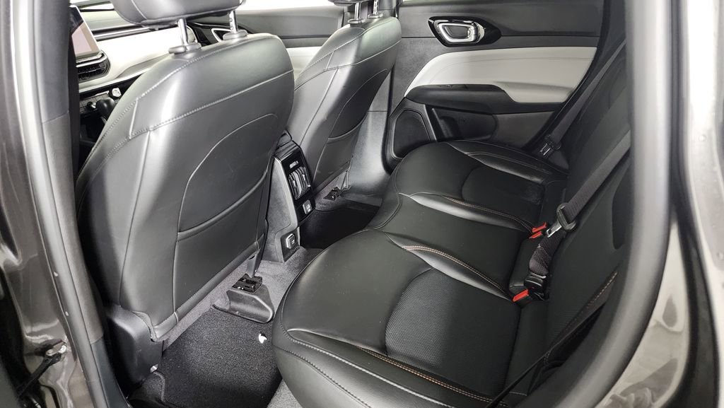 Used 2023 Jeep Compass Limited image 25