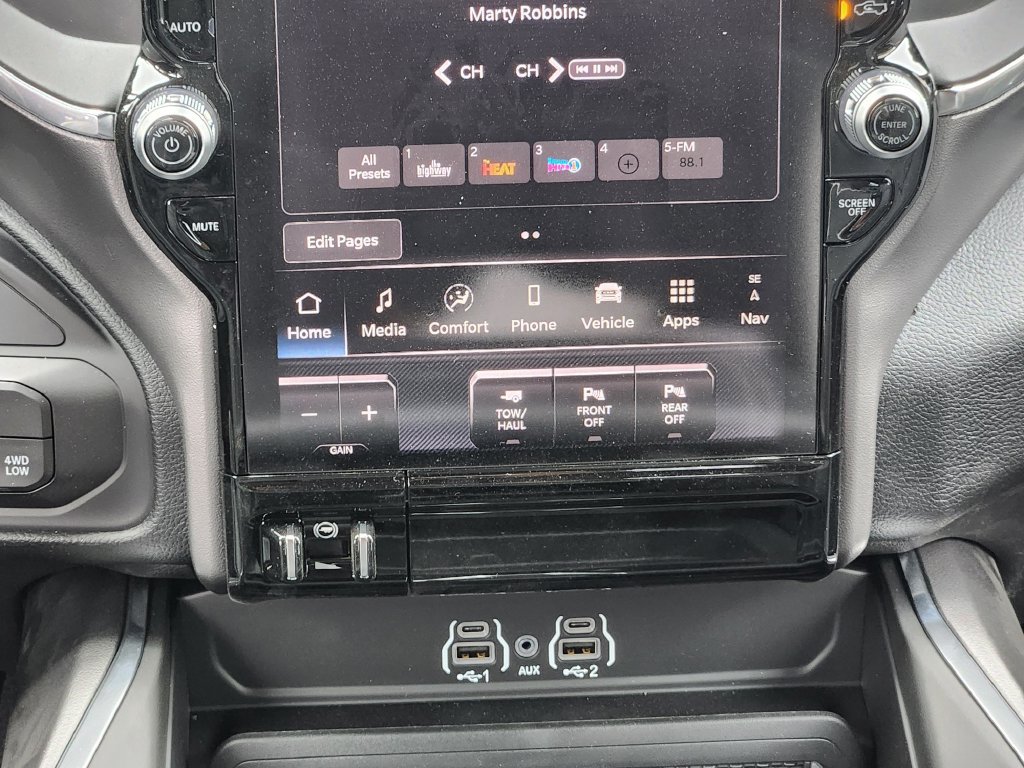 New 2026 RAM 2500 Laramie AWD/4WD image 12