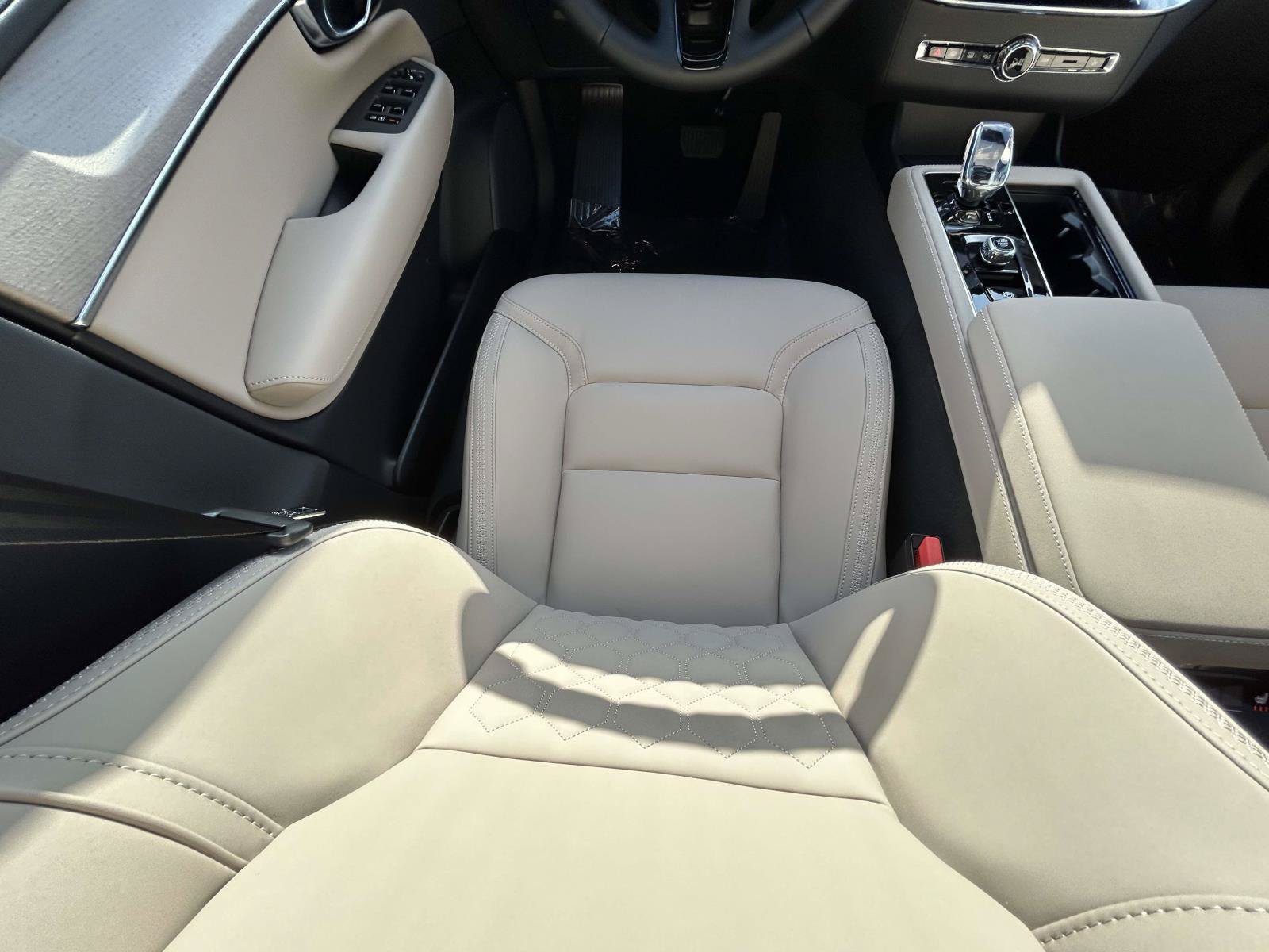 New 2026 Volvo XC90 B6 Core w/ Protection Package Premier AWD/4WD image 15
