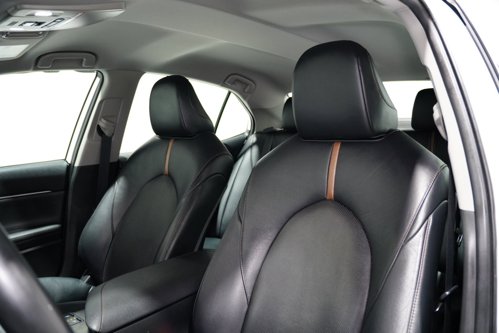 Used 2020 Toyota Camry XLE image 15