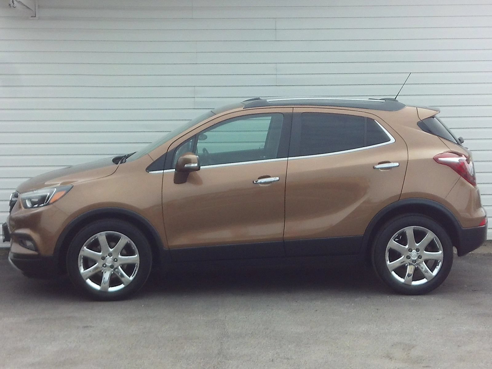 Used 2017 Buick Encore Essence w/ Experience Buick Package FWD image 3