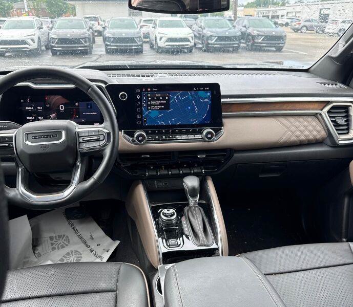 Used 2024 GMC Canyon Denali AWD/4WD image 5