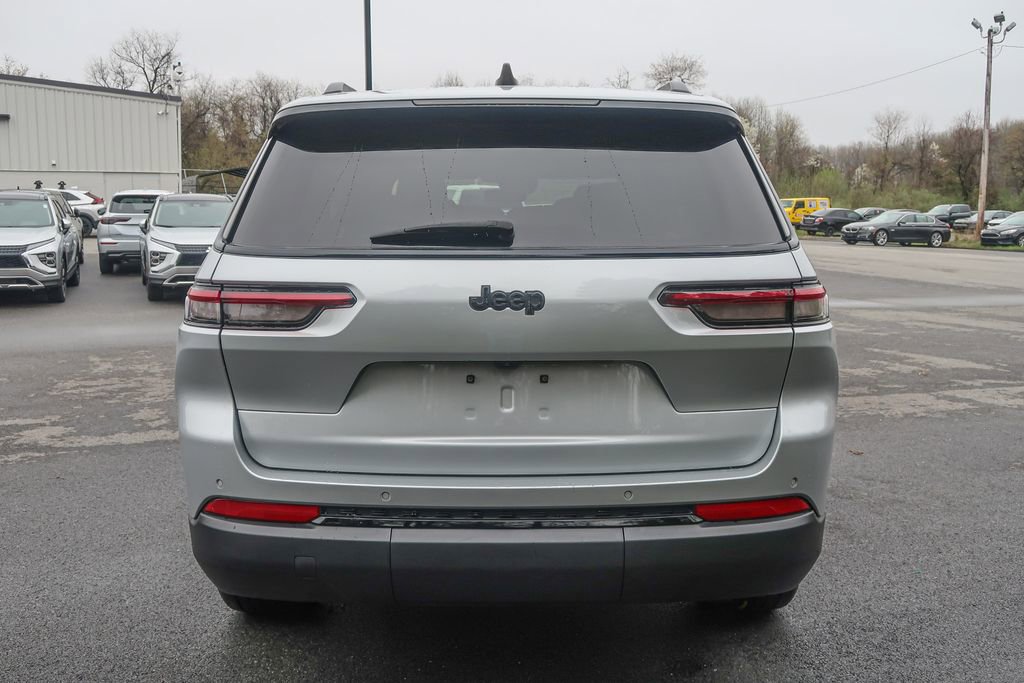 Used 2023 Jeep Grand Cherokee L Laredo RWD image 10