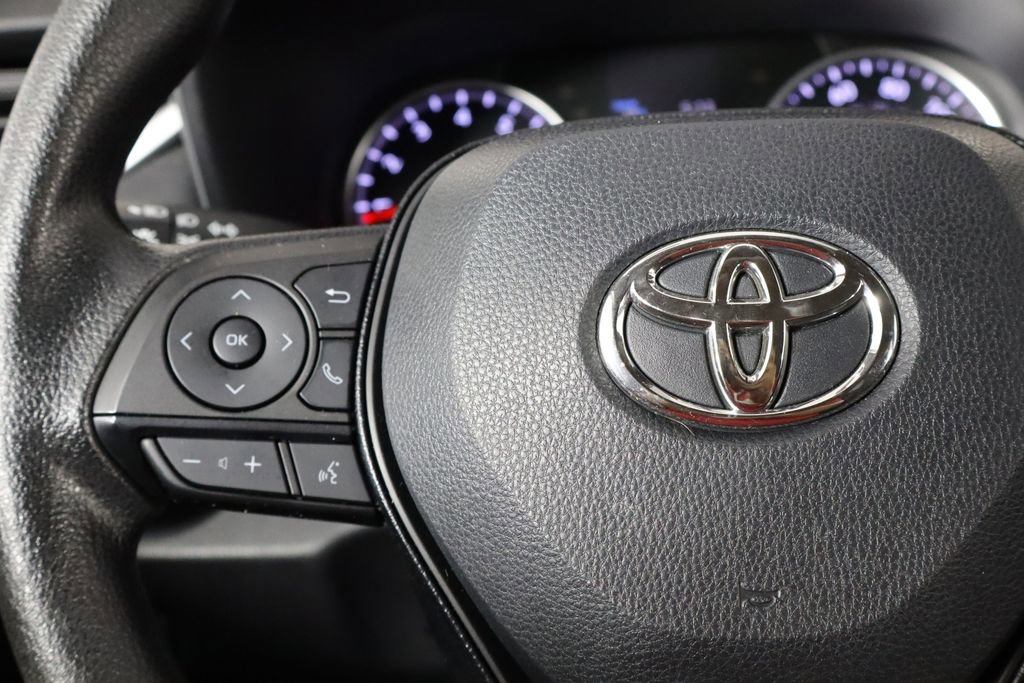 Used 2021 Toyota RAV4 LE FWD image 8