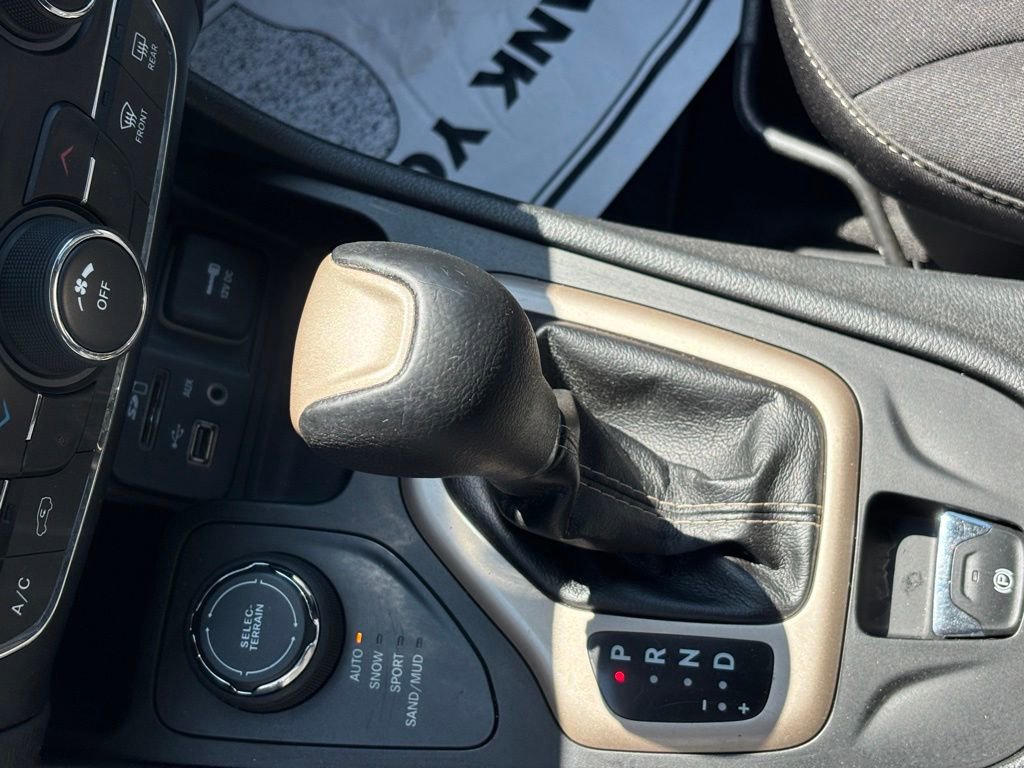 Used 2014 Jeep Cherokee Latitude AWD/4WD image 24