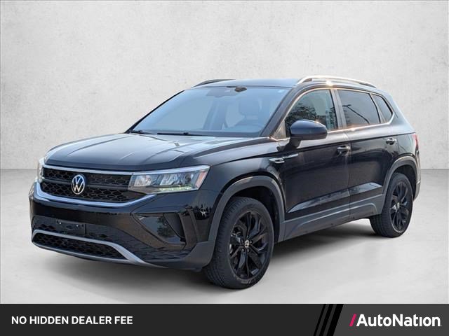 Used 2023 Volkswagen Taos SE w/ Black Wheel Package