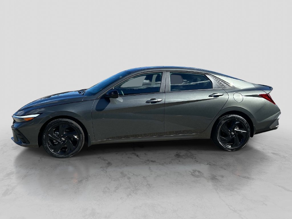 Used 2026 Hyundai Elantra Sport FWD image 2