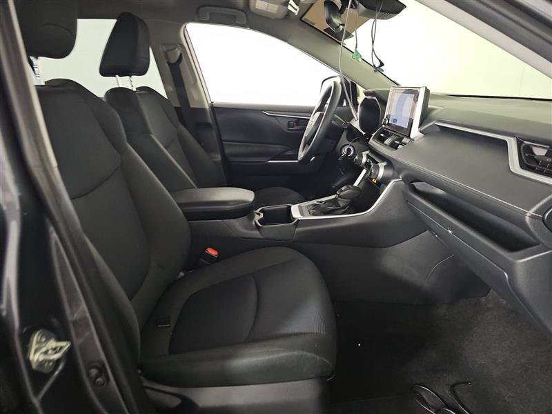 Used 2025 Toyota RAV4 LE AWD/4WD image 9