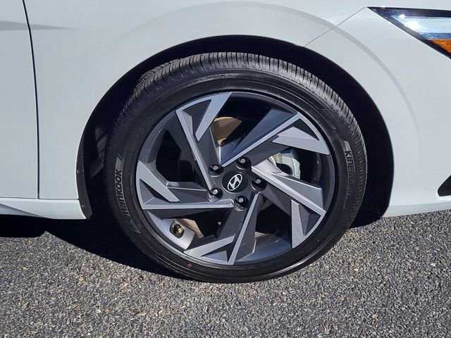 Used 2025 Hyundai Elantra SEL image 6