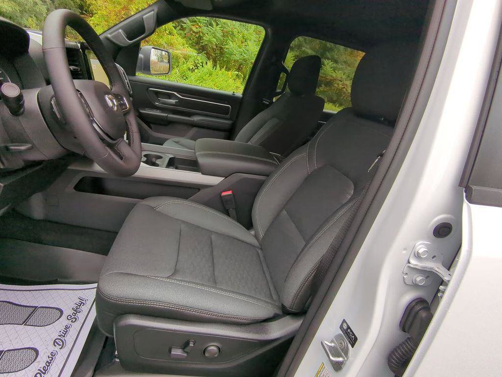 New 2026 RAM 1500 Big Horn AWD/4WD image 9